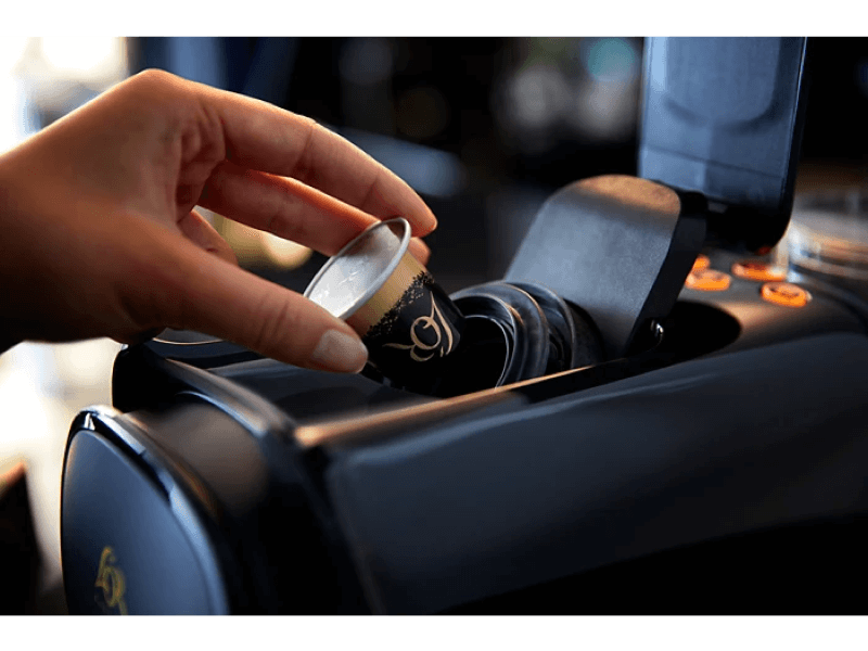 L'OR Barista Premium Latte 4060586 Inserting Capsule